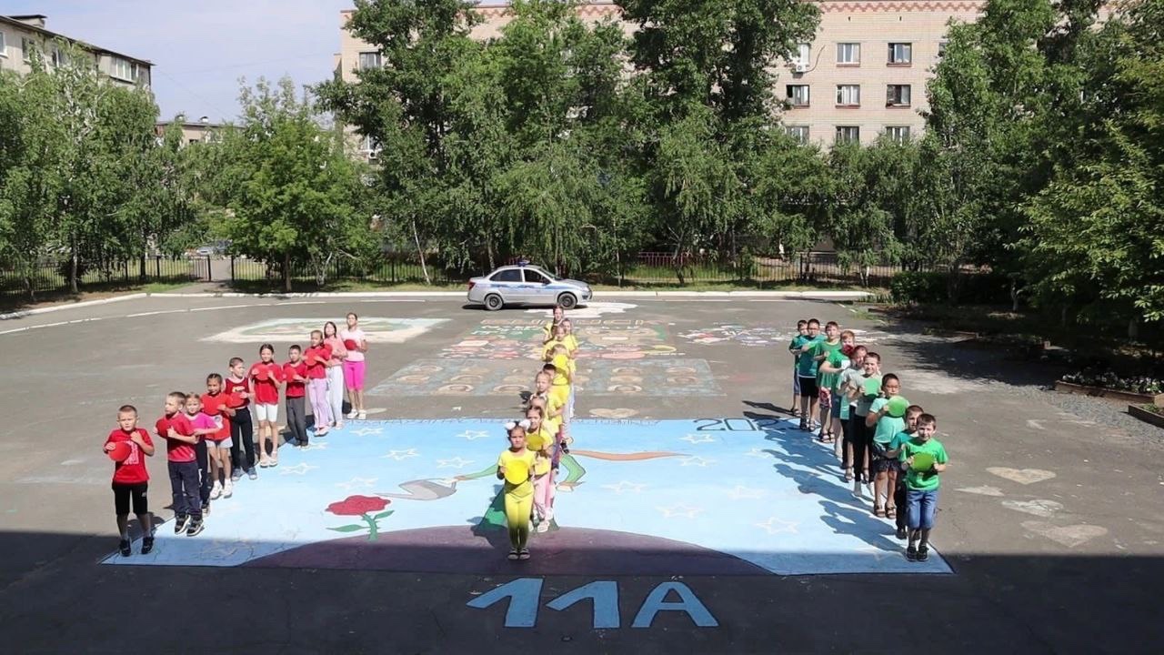 «ПДД СОБЛЮДАЙ-ПО ДОРОГЕ НЕ ГУЛЯЙ».